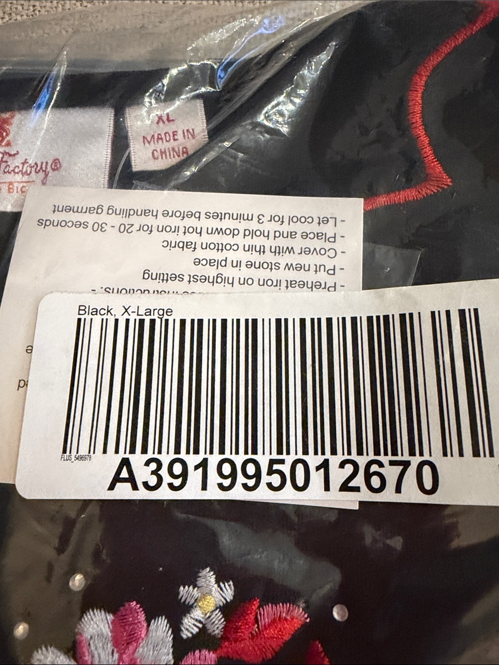 Quacker Factory Black Top with Red Scalloped Trim Heart Design Size XL - Picture 3 of 6